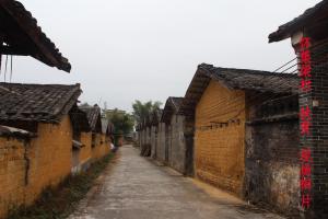 走近怀集梁村，扶贫济困献爱心